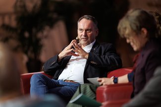 Andreas Januskovecz engaging in thoughtful discussion