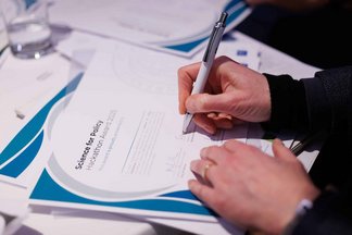 The jury signing the award licence