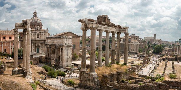Foto einer Ruine eines antiken Tempels